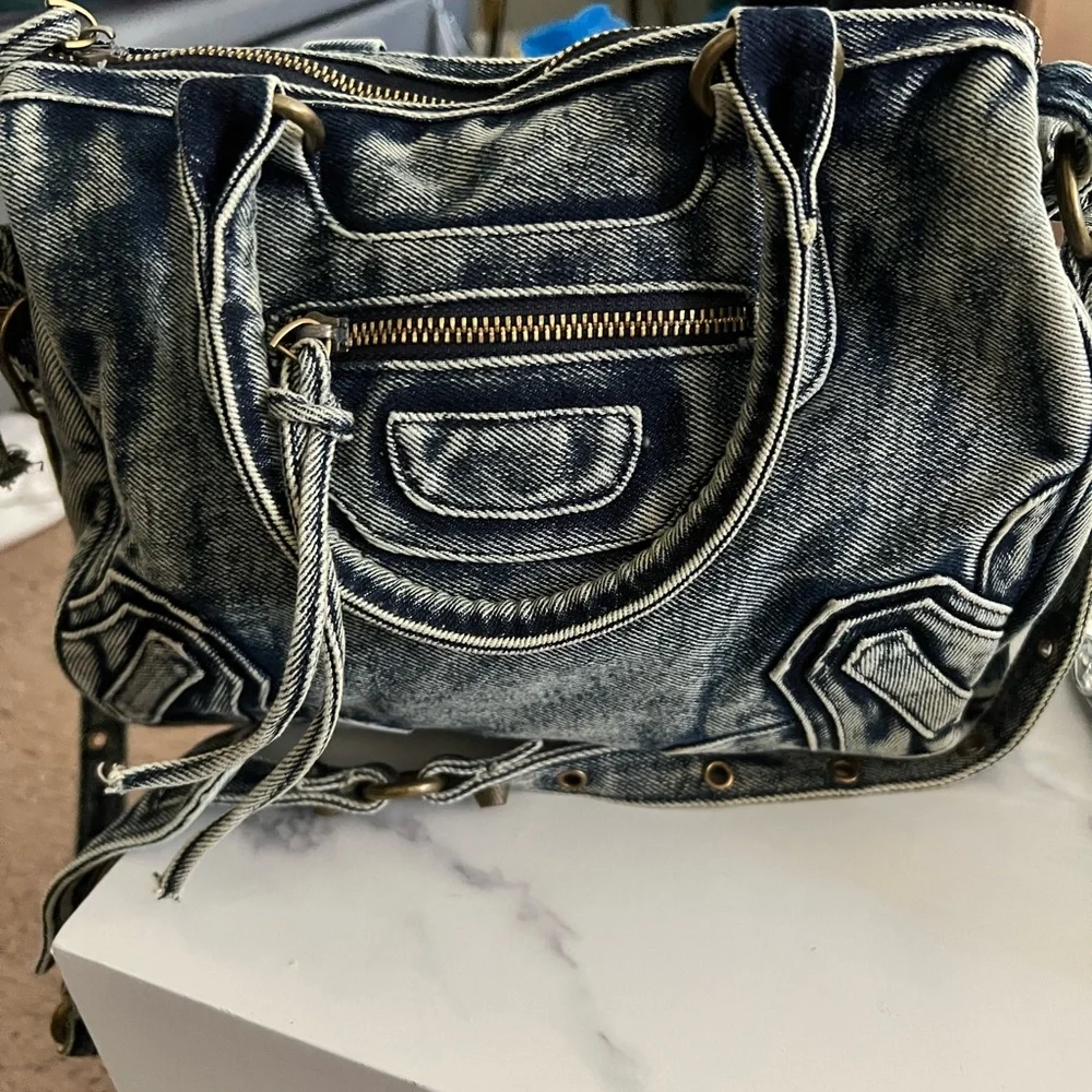Denim Shoulder Bag

#balenciaga - Picture 3 of 10